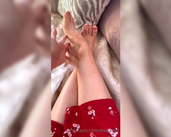 Eva de Vil aka Evadevil OnlyFans - (Video) For hopeful foot slaves #September2020 #feet