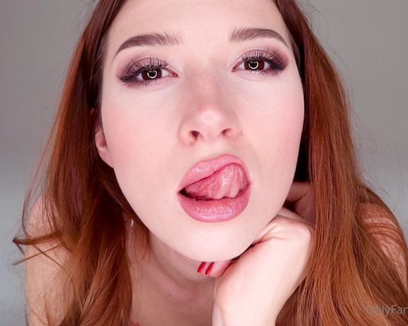 Eva de Vil aka Evadevil OnlyFans - (Video) Tongue fun! Lick lick lick #May2020 #face #tongue #lips #closeup