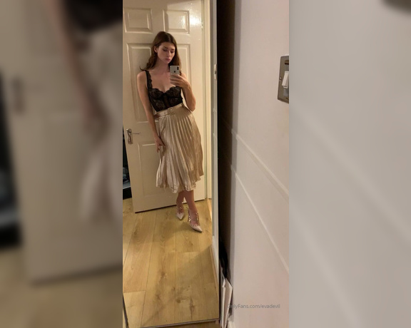 Eva de Vil aka Evadevil OnlyFans - (Video) testing outfits for my photoshoot #october2019 #outfit #highheels