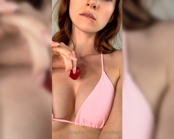 Eva de Vil aka Evadevil OnlyFans - (Video) So fucking juicy #July2020 #spit #bikini #lips