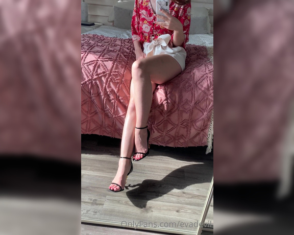 Eva de Vil aka Evadevil OnlyFans - (Video) Worship my heels gleaming in the sun light #September2020 #legs