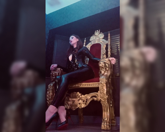 Eva de Vil aka Evadevil OnlyFans - (Video) Black latex catsuit I loved this throne! Some #behindthescenes of the filming of my new i