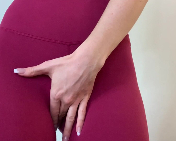 Eva de Vil aka Evadevil OnlyFans - (Video) Yoga pants loving slut