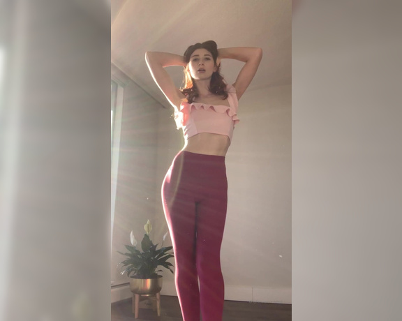 Eva de Vil aka Evadevil OnlyFans - (Video) These yoga pants are a little floofy! Definitely in need of a slave to lovingly remove all t