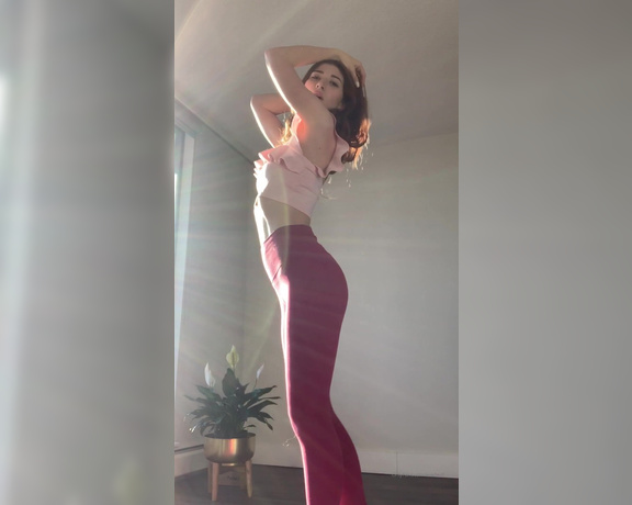 Eva de Vil aka Evadevil OnlyFans - (Video) These yoga pants are a little floofy! Definitely in need of a slave to lovingly remove all t