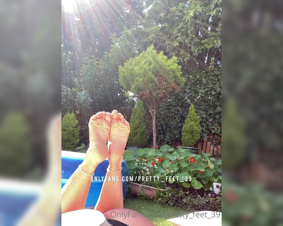 Goddess Vanessa aka Pretty_feet_39 OnlyFans - Sunday the pose! I hope you all had a nice weekend