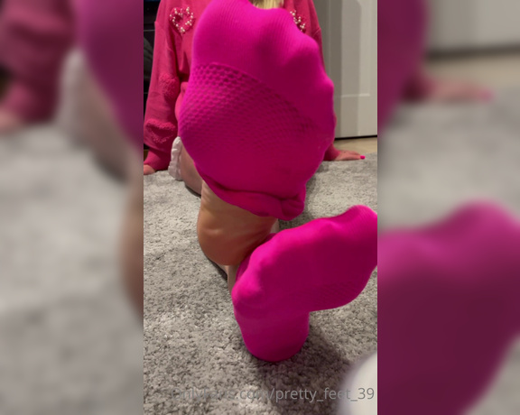 Goddess Vanessa aka Pretty_feet_39 OnlyFans - Sexy pink sock removal… give me all your warm load on my soft soles and make them even more soft