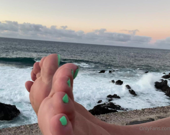 Goddess Vanessa aka Pretty_feet_39 OnlyFans - Watching the sunset