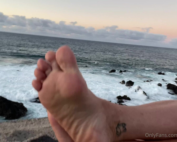 Goddess Vanessa aka Pretty_feet_39 OnlyFans - Watching the sunset