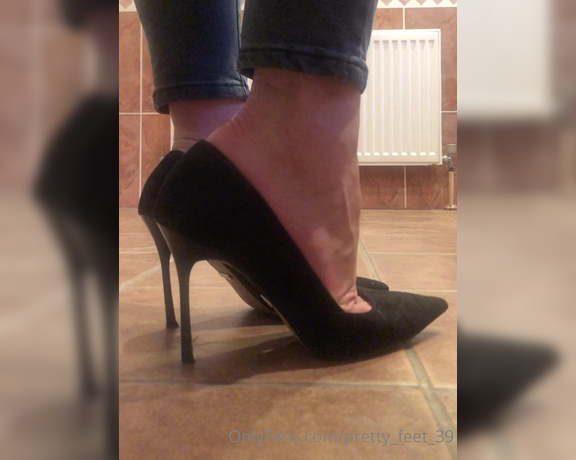 Goddess Vanessa aka Pretty_feet_39 OnlyFans - Walking