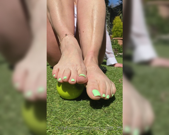 Goddess Vanessa aka Pretty_feet_39 OnlyFans - Suns out! And I’m getting kissed all over!! APPLE JUICE ANYONE 1 of your 5 a day with some juicy s 6