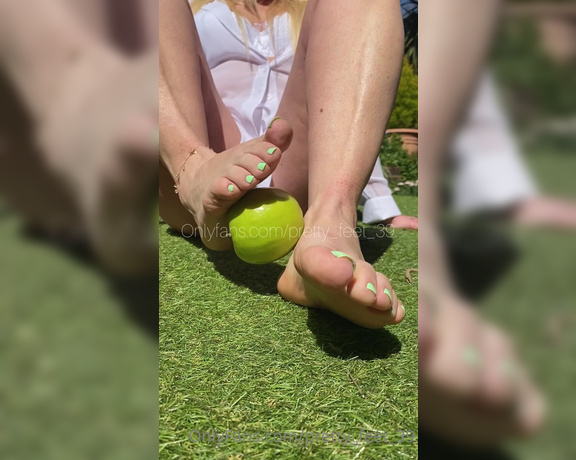 Goddess Vanessa aka Pretty_feet_39 OnlyFans - Suns out! And I’m getting kissed all over!! APPLE JUICE ANYONE 1 of your 5 a day with some juicy s 6