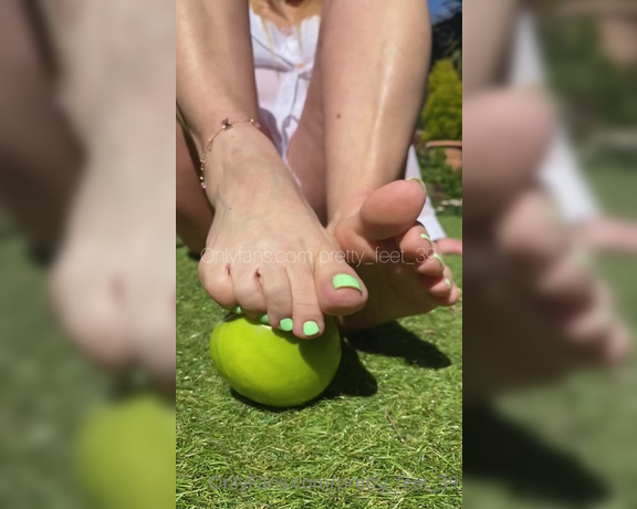 Goddess Vanessa aka Pretty_feet_39 OnlyFans - Suns out! And I’m getting kissed all over!! APPLE JUICE ANYONE 1 of your 5 a day with some juicy s 6