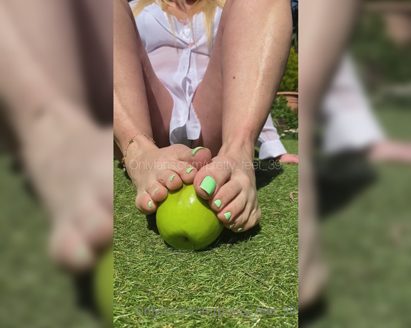 Goddess Vanessa aka Pretty_feet_39 OnlyFans - Suns out! And I’m getting kissed all over!! APPLE JUICE ANYONE 1 of your 5 a day with some juicy s 6