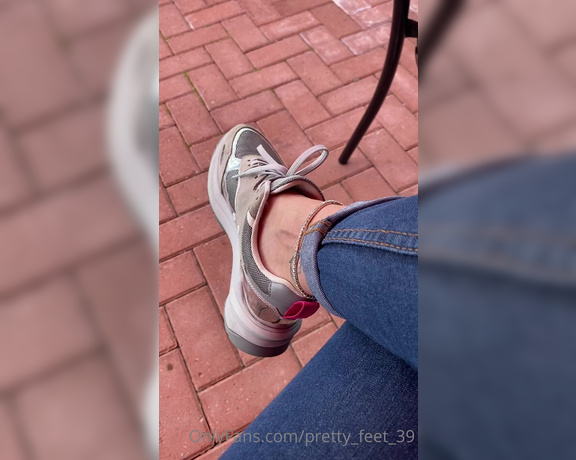 Goddess Vanessa aka Pretty_feet_39 OnlyFans - Been wearing this sneakers only 4 hours… look how juicy my feet are