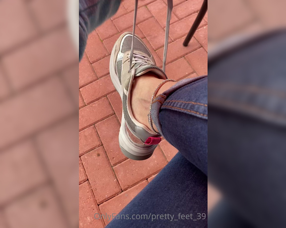 Goddess Vanessa aka Pretty_feet_39 OnlyFans - Been wearing this sneakers only 4 hours… look how juicy my feet are