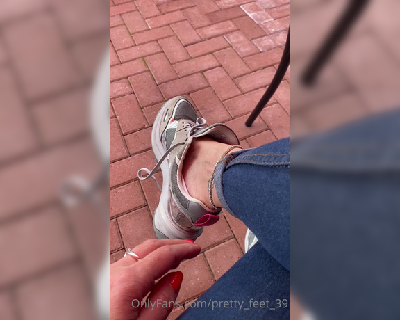 Goddess Vanessa aka Pretty_feet_39 OnlyFans - Been wearing this sneakers only 4 hours… look how juicy my feet are