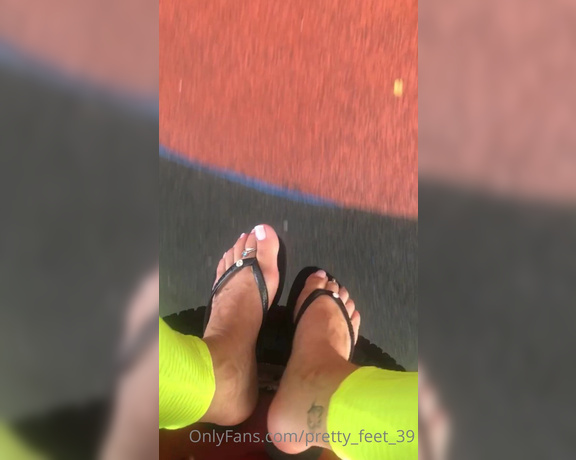 Goddess Vanessa aka Pretty_feet_39 OnlyFans - It was fun dangling my flip flops on the swing