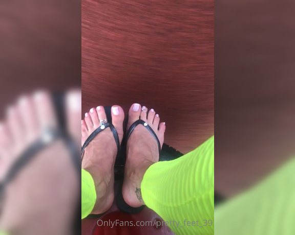 Goddess Vanessa aka Pretty_feet_39 OnlyFans - It was fun dangling my flip flops on the swing