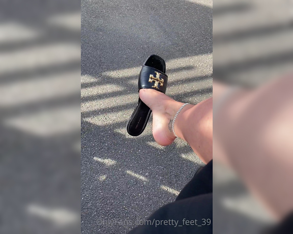 Goddess Vanessa aka Pretty_feet_39 OnlyFans - Friday is here… Little dangling while waiting for the train