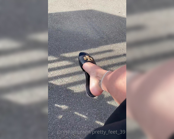 Goddess Vanessa aka Pretty_feet_39 OnlyFans - Friday is here… Little dangling while waiting for the train