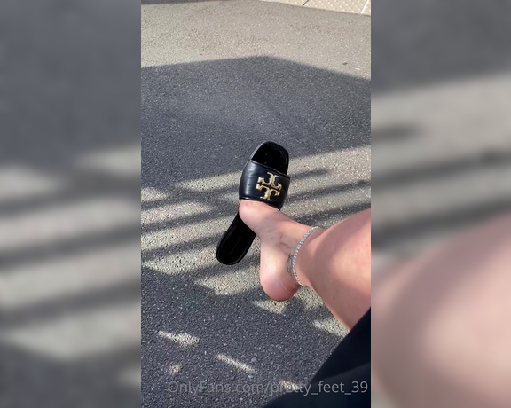 Goddess Vanessa aka Pretty_feet_39 OnlyFans - Friday is here… Little dangling while waiting for the train