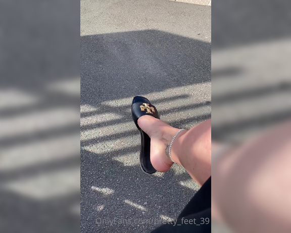 Goddess Vanessa aka Pretty_feet_39 OnlyFans - Friday is here… Little dangling while waiting for the train