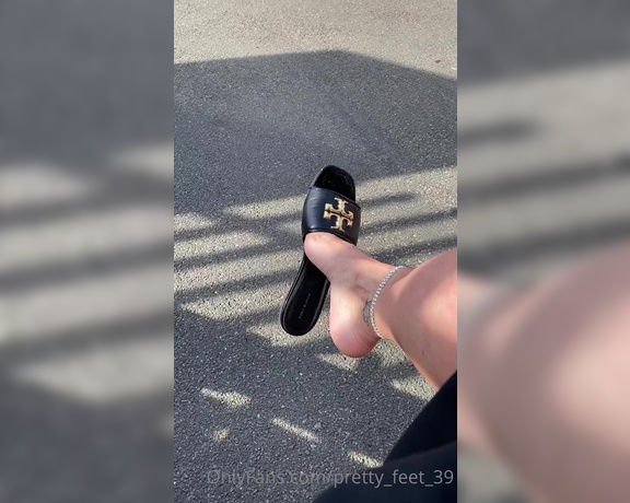 Goddess Vanessa aka Pretty_feet_39 OnlyFans - Friday is here… Little dangling while waiting for the train