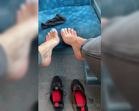 Goddess Vanessa aka Pretty_feet_39 OnlyFans - Something for my sweaty socks and juicy sole lovers… Just on my way home from work very tired … bee