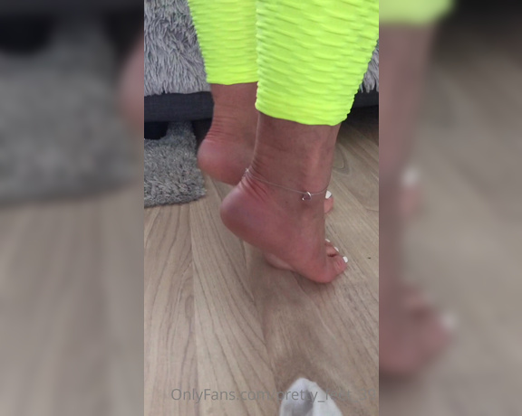 Goddess Vanessa aka Pretty_feet_39 OnlyFans - Hey it’s been a very long day and finally I can remove my socks for you All my feet need now