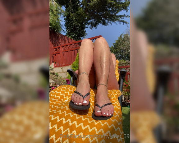 Goddess Vanessa aka Pretty_feet_39 OnlyFans - Sunbathing