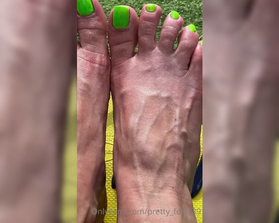 Goddess Vanessa aka Pretty_feet_39 OnlyFans - Do I have ANY vein lovers here The weather in London is beautiful for a change and my veins just p 5