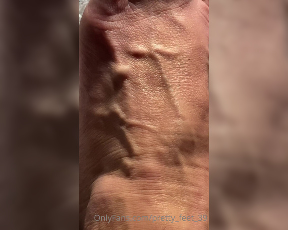 Goddess Vanessa aka Pretty_feet_39 OnlyFans - For my vein lovers 1