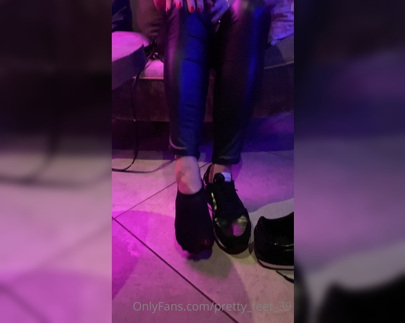 Goddess Vanessa aka Pretty_feet_39 OnlyFans - My feet was so sweaty that I had to take my shoes and socks off