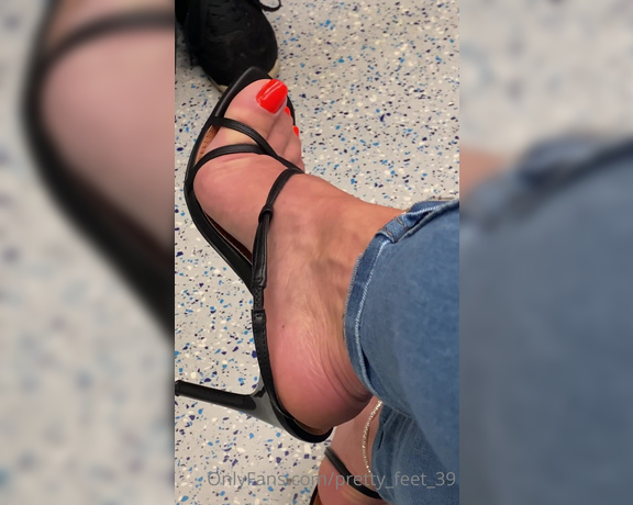 Goddess Vanessa aka Pretty_feet_39 OnlyFans - A little tease on the train