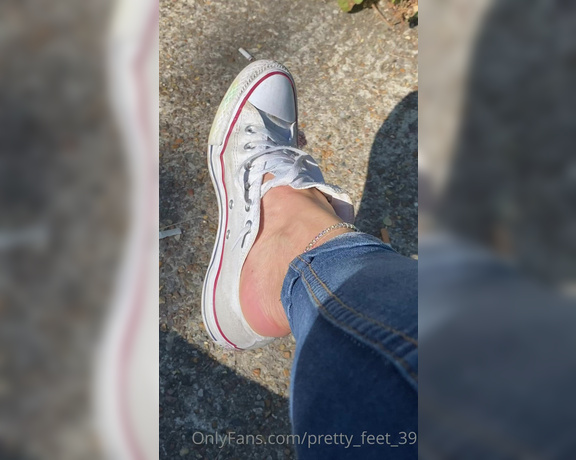 Goddess Vanessa aka Pretty_feet_39 OnlyFans - Those who live in London know how hot it is today and again I wear my converses without socks on a