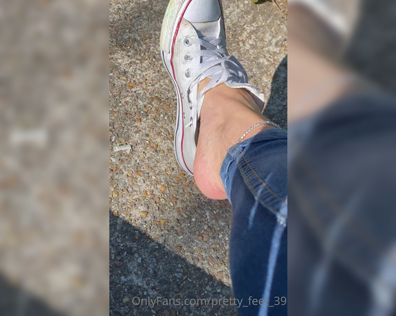 Goddess Vanessa aka Pretty_feet_39 OnlyFans - Those who live in London know how hot it is today and again I wear my converses without socks on a