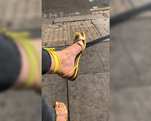 Goddess Vanessa aka Pretty_feet_39 OnlyFans - , n It’s been a very hot day in London today 34 degrees! Let me tease you