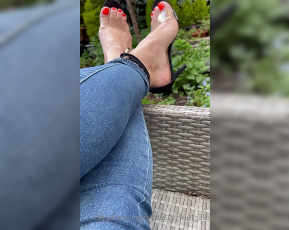 Goddess Vanessa aka Pretty_feet_39 OnlyFans - I bet you would love to put your hard between my sexy arches Go ahead and drench my feet