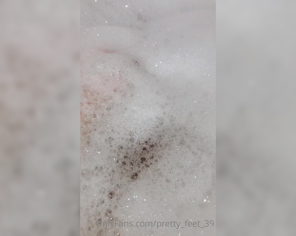 Goddess Vanessa aka Pretty_feet_39 OnlyFans - Bubble bath to end the day hope everyone had a great weekend!