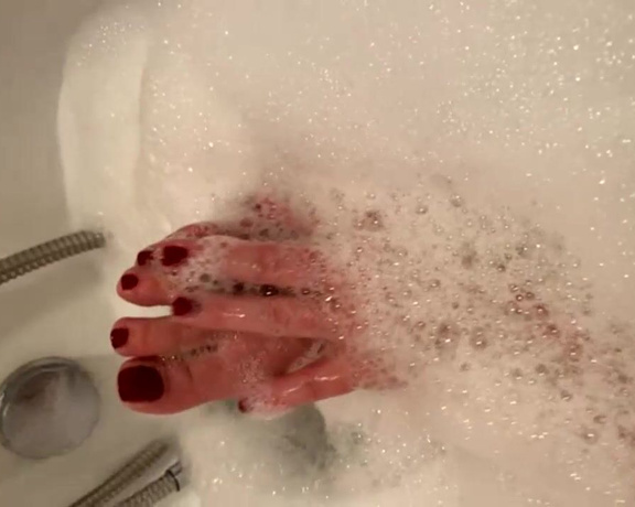 Goddess Vanessa aka Pretty_feet_39 OnlyFans - Stream started at 11172020 0740 pm Have a bath with me