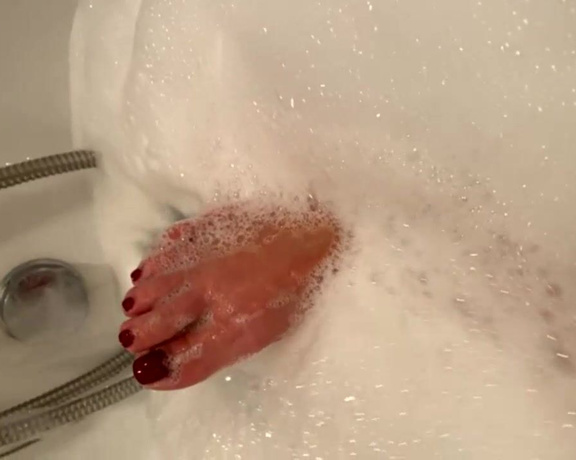 Goddess Vanessa aka Pretty_feet_39 OnlyFans - Stream started at 11172020 0740 pm Have a bath with me