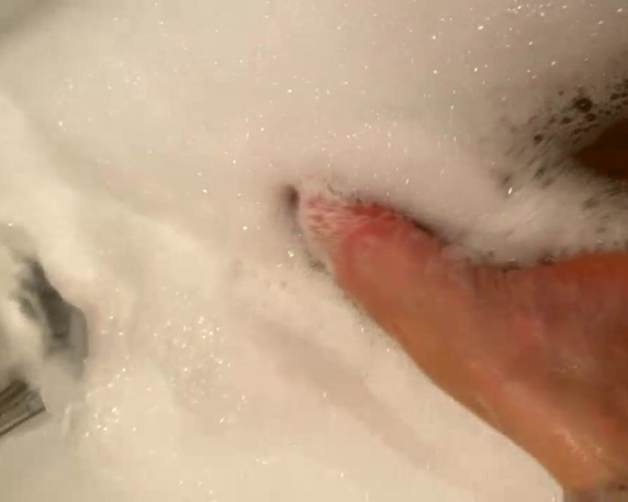 Goddess Vanessa aka Pretty_feet_39 OnlyFans - Stream started at 11172020 0740 pm Have a bath with me