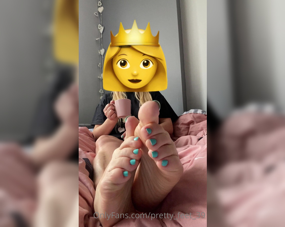 Goddess Vanessa aka Pretty_feet_39 OnlyFans - You know what to do! Yes be a good foot boy and on my beautiful juicy soles!