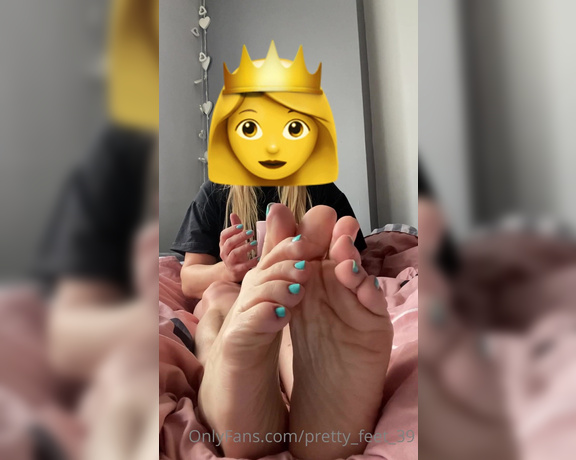 Goddess Vanessa aka Pretty_feet_39 OnlyFans - You know what to do! Yes be a good foot boy and on my beautiful juicy soles!