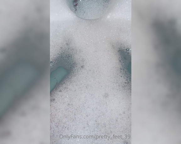 Goddess Vanessa aka Pretty_feet_39 OnlyFans - Bubbles Everywhere