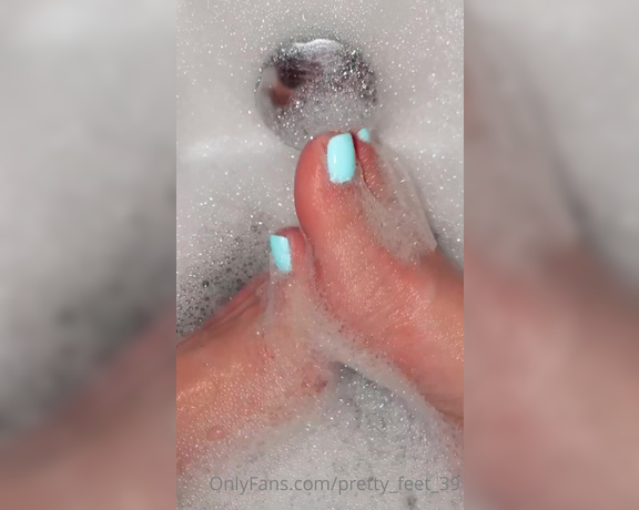 Goddess Vanessa aka Pretty_feet_39 OnlyFans - Bubbles Everywhere