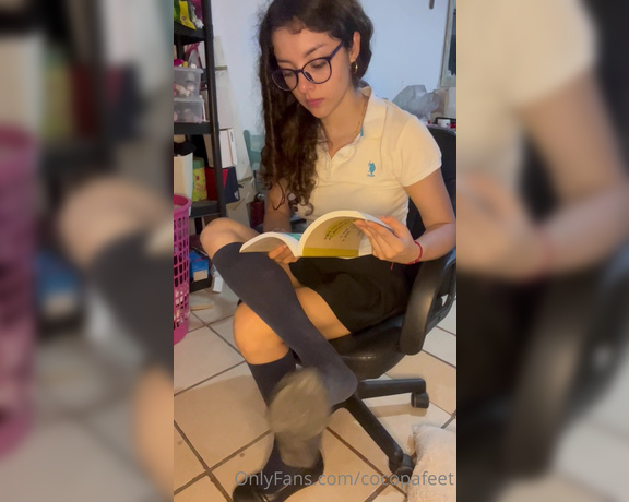 Maggiesita aka Cocopafeet OnlyFans - Nuevo Dagling vestida de colegiala