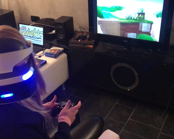 Siswet the Butt Princess aka Siswet19 OnlyFans - My first time with a PlayStation VR ,this was the most epic gaming experience I ever had in my life!