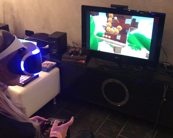 Siswet the Butt Princess aka Siswet19 OnlyFans - My first time with a PlayStation VR ,this was the most epic gaming experience I ever had in my life!